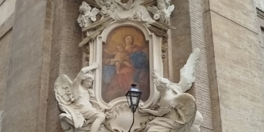 Edicola sacra di piazza dell'orologio, angolo via del Governo Vecchio (ex Convento dei Filippini)