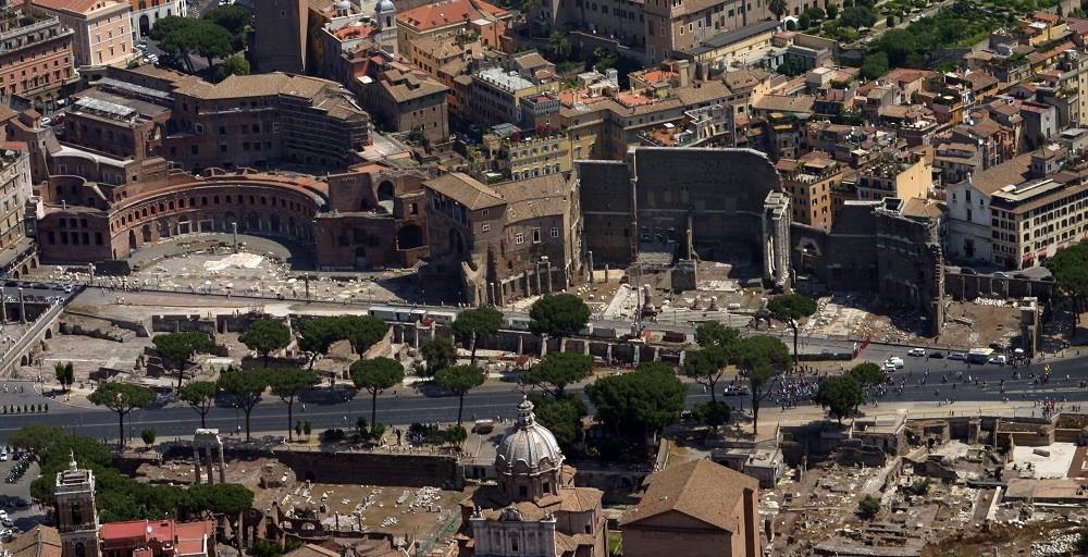 Veduta dall’alto dell’area archeologica dei Fori Imperiali