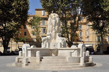 La Fontana delle Anfore ricollocata a Piazza Testaccio con il restauro del 2015