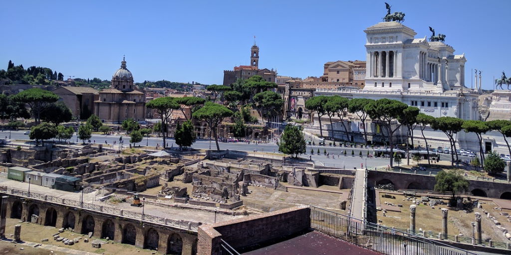 Veduta generale dei Fori Imperiali. In primo piano il Foro di Traiano