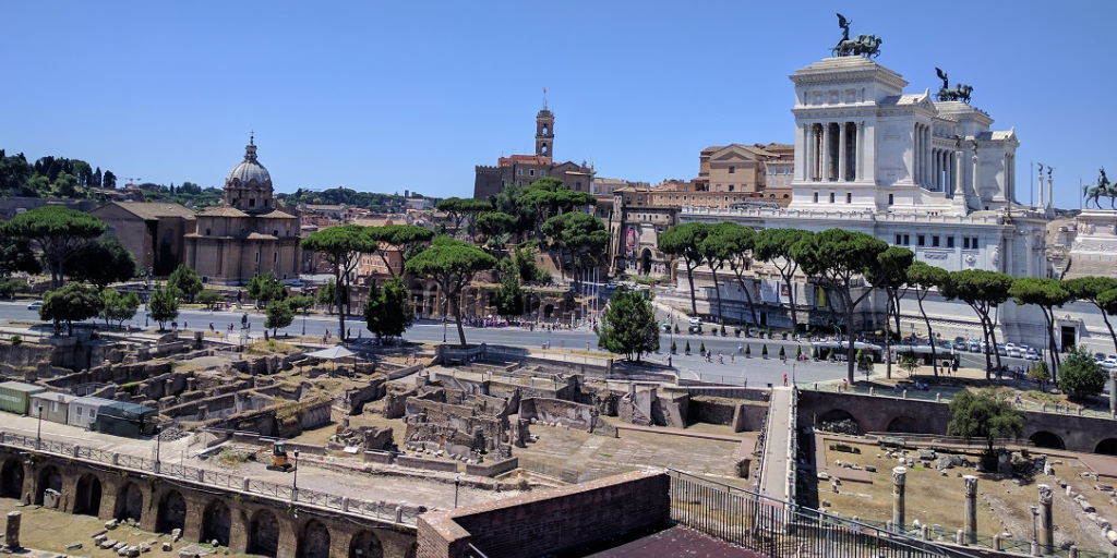 Veduta generale dei Fori Imperiali. In primo piano il Foro di Traiano