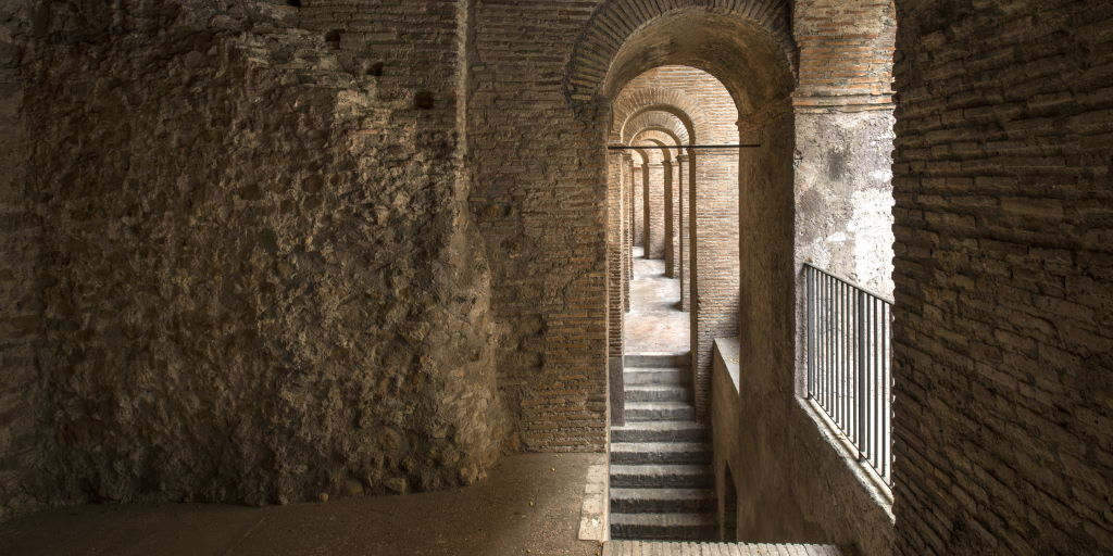 Il camminamento delle Mura Aureliane di via Campania