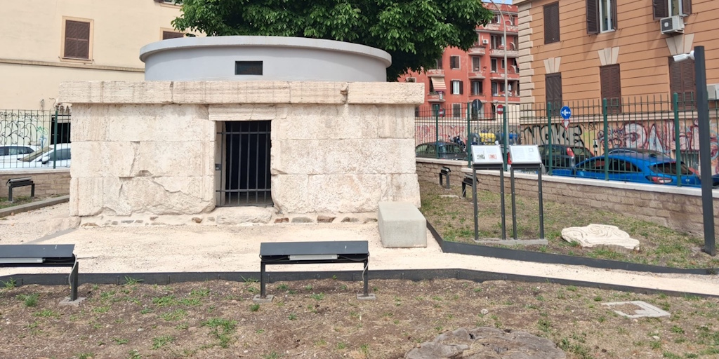 Il sepolcro di largo E. Talamo