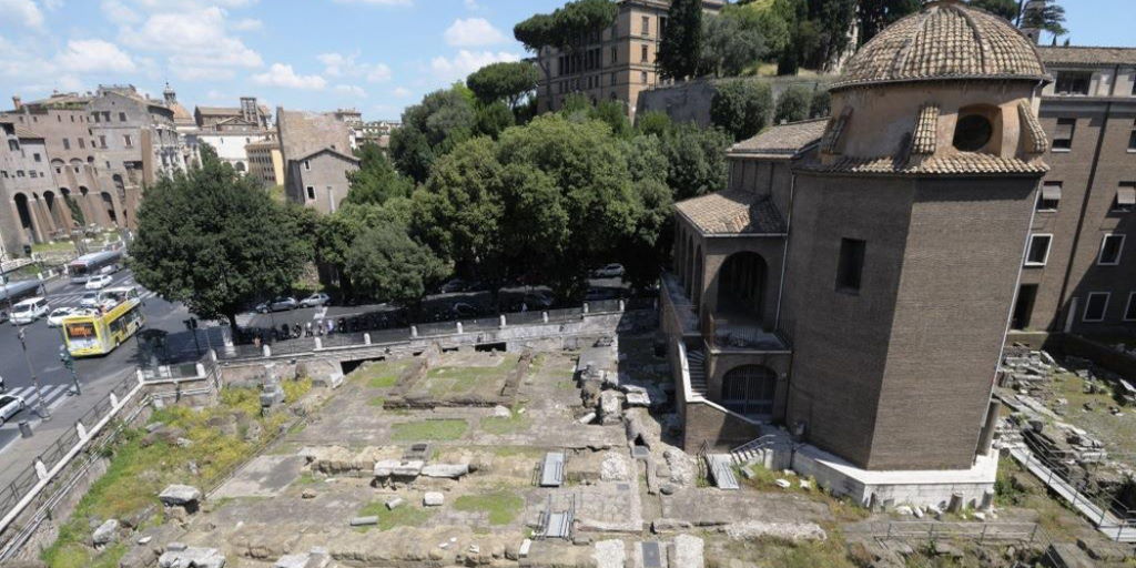 Panoramica dall’alto dell’Area Sacra di Sant’Omobono