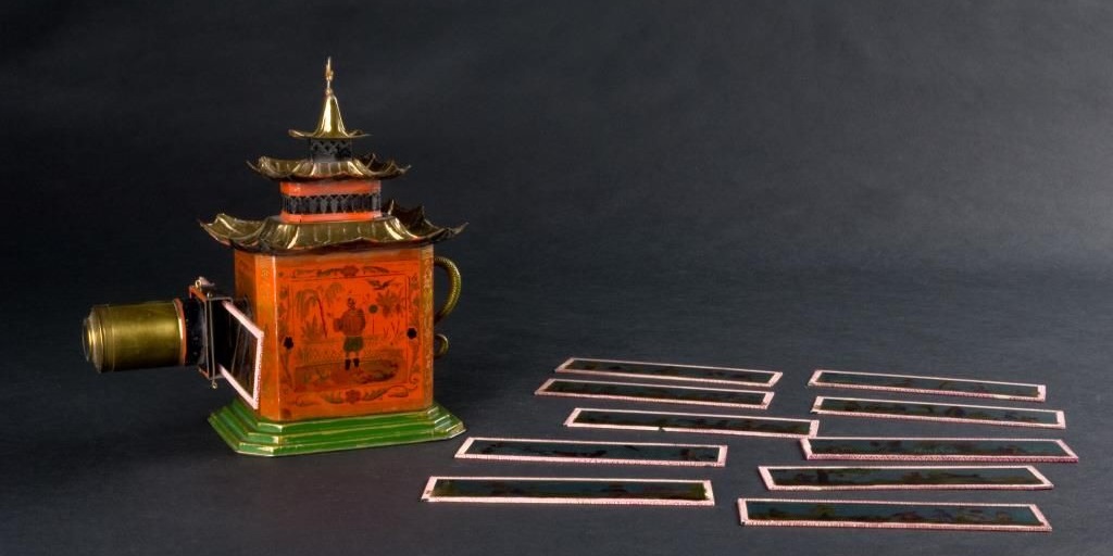 Lanterna magica a forma di pagoda