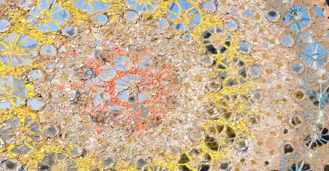 Pietro Gentili, la nascita degli angeli (particolare), 1980, tempera, foglia ora, specchio e polevere di specchi su legno, diam.120 cm Pietro Gentili, la nascita degli angeli (particolare), 1980, tempera, foglia ora, specchio e polevere di specchi su legno, diam.120 cm