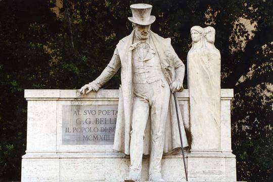 Il monumento a Giuseppe Gioachino Belli (1791-1863), realizzato dallo scultore Michele Tripisciano (1860-1913) nel 1913 in occasione delle celebrazioni per il cinquantenario della morte.