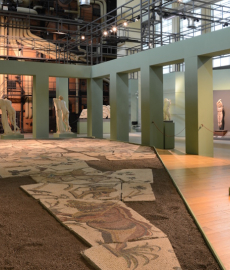 Centrale Montemartini, veduta della Sala Caldaie con statua della musa Polimnia Centrale Montemartini, veduta della Sala Caldaie con statua della musa Polimnia