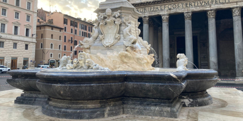 ) La fontana di piazza della Rotonda (novembre 2024). Sovrintendenza Capitolina, Direzione Interventi su Edilizia Monumentale ) La fontana di piazza della Rotonda (novembre 2024). Sovrintendenza Capitolina, Direzione Interventi su Edilizia Monumentale