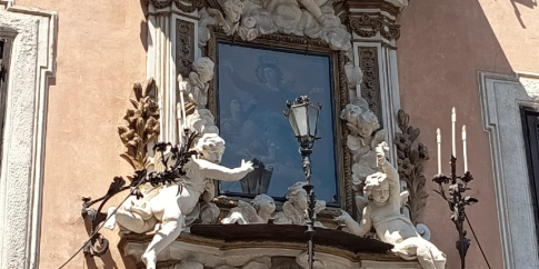 Edicola sacra di piazza di Tor Sanguigna 2 (palazzo Grossi Gondi) Edicola sacra di piazza di Tor Sanguigna 2 (palazzo Grossi Gondi)