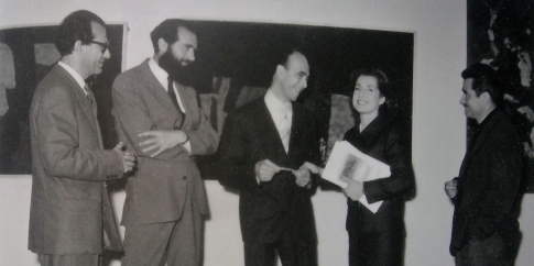 Inaugurazione della mostra, Pittori moderni dalla collezione Cavellini, Galleria Nazionale d’Arte Moderna, 1957. Da s. a d. Franchina, Vedova, Cavellini, Bucarelli, Burri. Da L. Cantatore, E. Sassi Palma Bucarelli immagini di una vita, Roma Palombi 2011 Inaugurazione della mostra, Pittori moderni dalla collezione Cavellini, Galleria Nazionale d’Arte Moderna, 1957. Da s. a d. Franchina, Vedova, Cavellini, Bucarelli, Burri. Da L. Cantatore, E. Sassi Palma Bucarelli immagini di una vita, Roma Palombi 2011