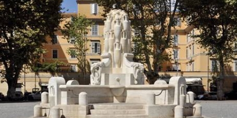 La Fontana delle Anfore ricollocata a Piazza Testaccio con il restauro del 2015