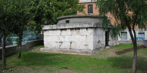 Sepolcro di largo Talamo