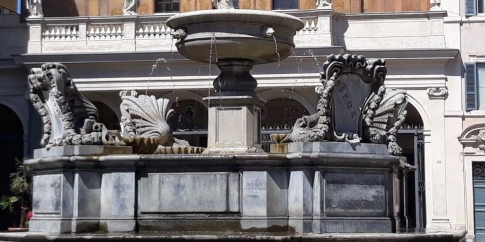 Fontana in piazza Santa Maria in Trastevere