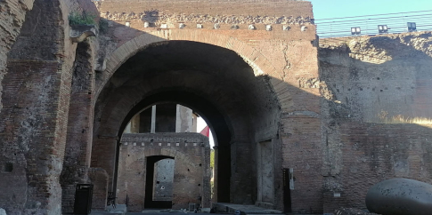 Oltre l’Arcone sulla via Biberatica