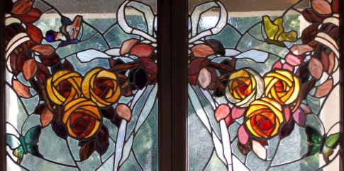 Casina delle Civette, motivo decorativo floreale e zoomorfo: rose, nastri e farfalle, Paolo Antonio Paschetto, vetrata, 1920, MCC 145 Casina delle Civette, motivo decorativo floreale e zoomorfo: rose, nastri e farfalle, Paolo Antonio Paschetto, vetrata, 1920, MCC 145