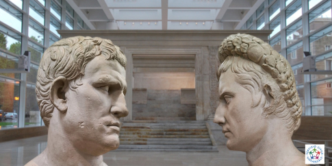 Agrippa (a sinistra) fronteggia Augusto (a destra) davanti l'Ara Pacis