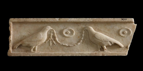 Capitolini Fregio con colombre del IV sec. a. C.