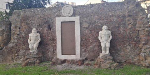 La Porta Magica e i “nani mostruosi”. Sovrintendenza Capitolina, Direzione Interventi su edilizia Monumentale, Archivio Fotografico
