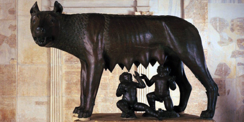 Stauta della Lupa che allatta i due gemelli Romolo e Remo Stauta della Lupa che allatta i due gemelli Romolo e Remo