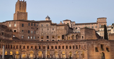 Il Grande Emiciclo visto da via dei Fori Imperiali Il Grande Emiciclo visto da via dei Fori Imperiali
