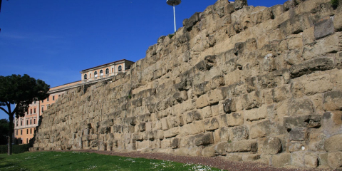 mura serviane piazza dei cinquecento