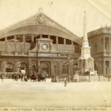 Piazza dei Cinquecento. Il Monumento ai Caduti di Dògali presso l’ingresso della Stazione Termini