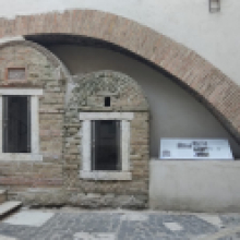 Cortile interno della Rupe di San Paolo Sepolcreto Ostiense Cortile interno della Rupe di San Paolo Sepolcreto Ostiense