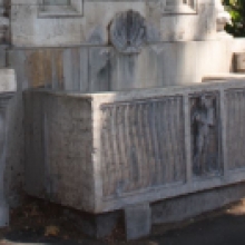 Vasca della Fontana del Teatro Apollo in Lungotevere Tor di Nona