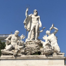 Gruppo scultoreo della fontana del Nettuno in Piazza del Popolo