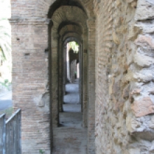 Mura Aureliane, Settore J da Porta Metronia a Porta Latina - Il camminamento inferiore nel tratto J02-J03 Mura Aureliane, Settore J da Porta Metronia a Porta Latina - Il camminamento inferiore nel tratto J02-J03