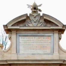 Particolare dell’attico con lo stemma Borghese 
