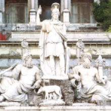 Fontana della Dea Roma in piazza del Popolo, gruppo scultoreo