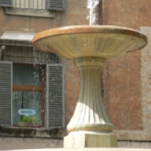La Fontana in piazza Cairoli, particolare della parte sommitale