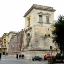 Villa Aldobradini,  bastione cinquecentesco da via Nazionale
