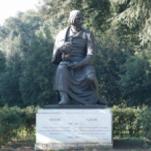 Foto al monumento a Nikolay Gogol
